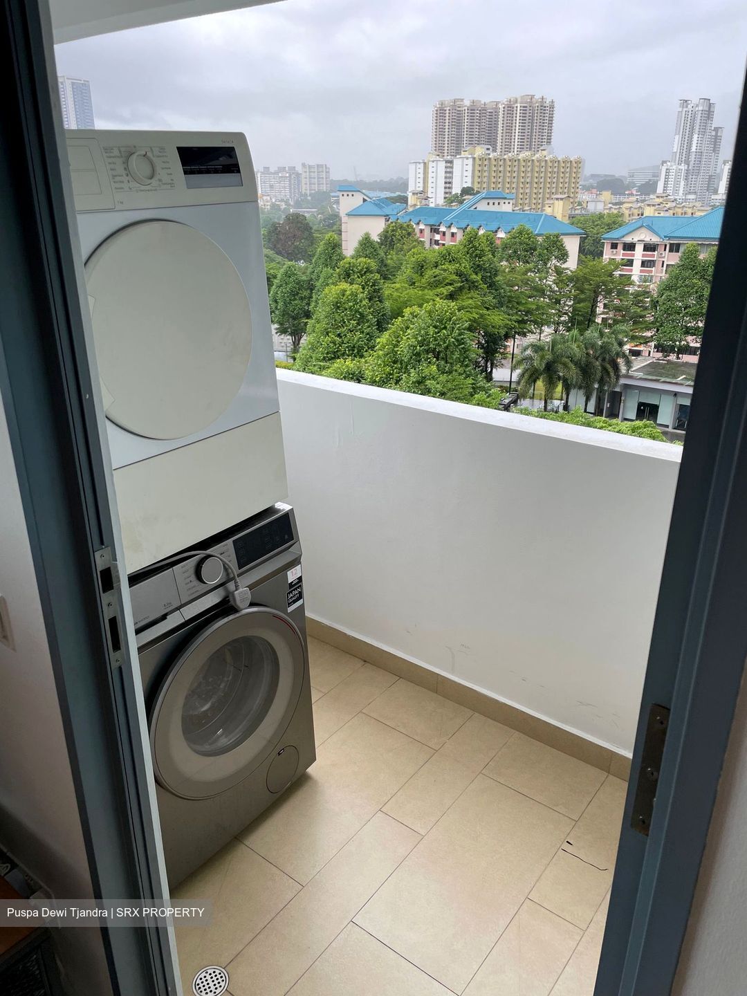 Queensway (D10), Condominium #408607141